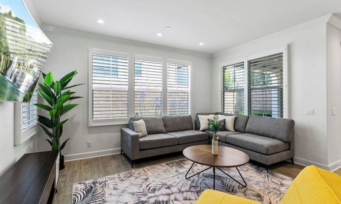 Northwood Point House | Stylish 4BR - Family Friendly｜Relaxing Patio Office & Study｜Pet-Friendly #41772