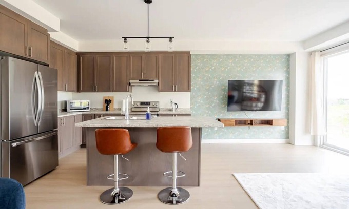 Innisfil House | Stylish 4BR Getaway. Family Friendly. Mins to Hwy