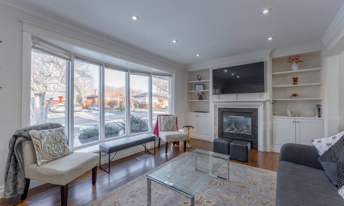 Burlington House | Stylish 4BR Home ~ Comfort ~ Central ~ Burlington