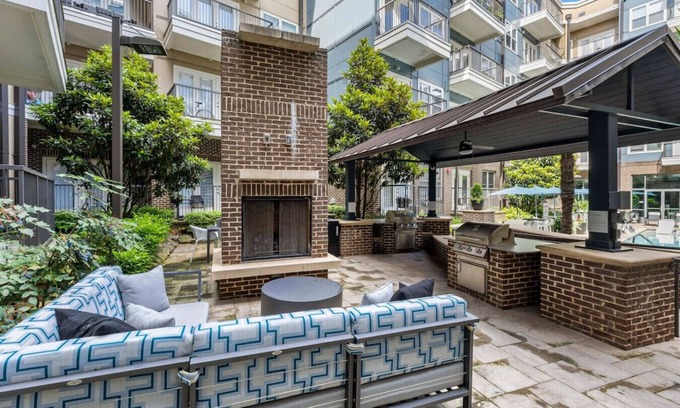 Charlotte Apartment | Stylish| 5 Min to DT| Parking, Gym & W/D| Sleeps 6