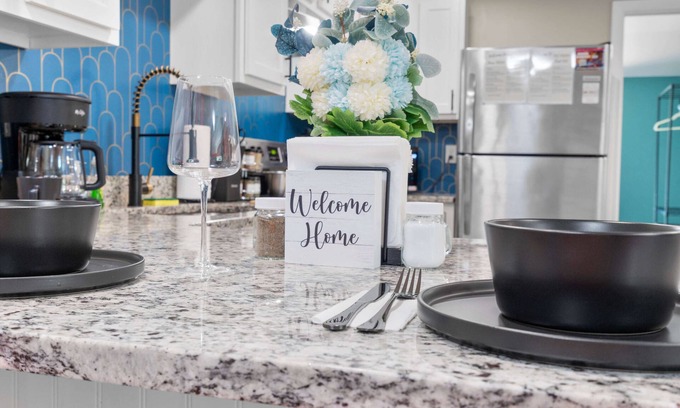 Westside Norwich Apartment | Stylish, 5 Queen Beds, 2.1Mi To Mohegan