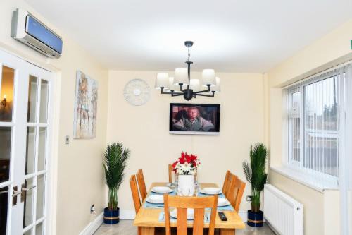 Birch Apartment | Stylish 6 bedroom home close to Manchester City Centre