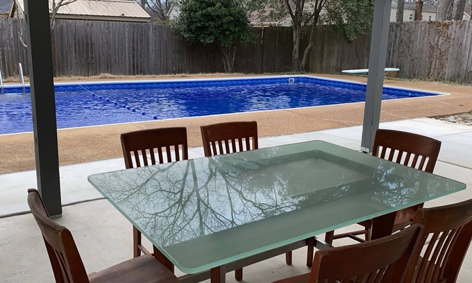 Ellendale House | Stylish 6BR/3BA prime location close to all!