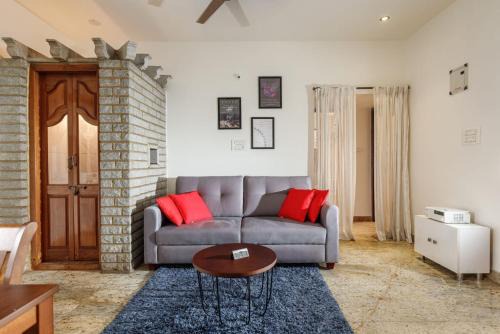 Rajajinagar Apartment | Stylish AC Home close to Brigade Sheraton-IISC-NU Hospital