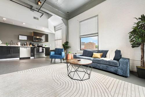 Downtown Pittsburgh Apartment | Stylish and Affordable Downtown Apt Near PNC Park