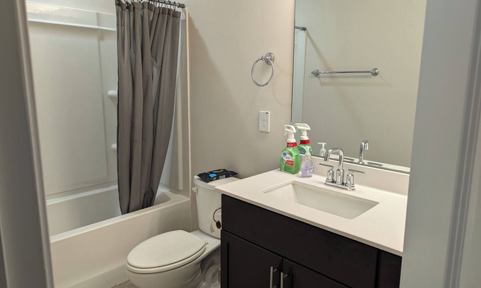 Mebane House | Stylish and charming 2-bedroom house with AC and WiFi in Mebane