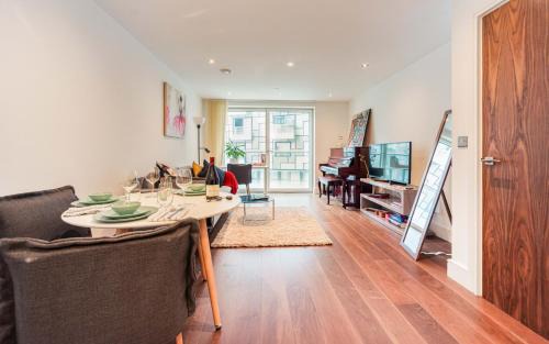 Canary Wharf Apartment | Stylish and Comfortable Canary Wharf Apartment perfect for long stays