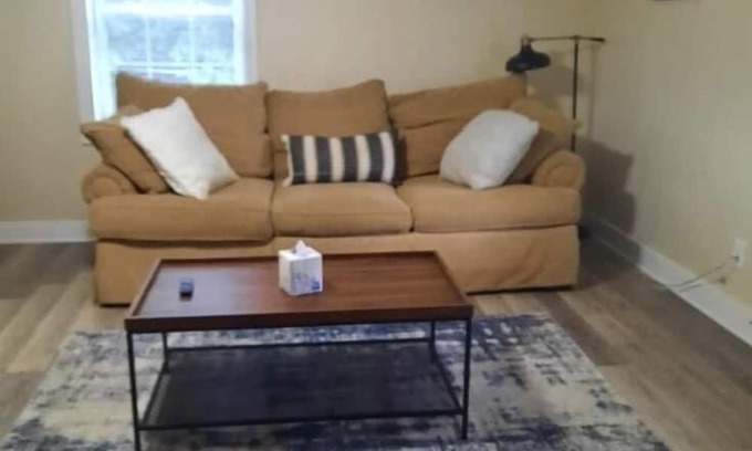 Fifeville House | Stylish and Convenient with WiFi & Fenced yard