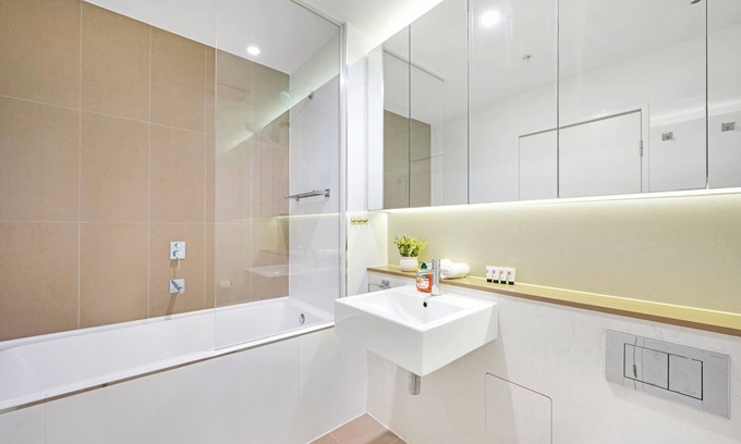 Burwood Apartment | Stylish and free parking 2b2b@Burwood