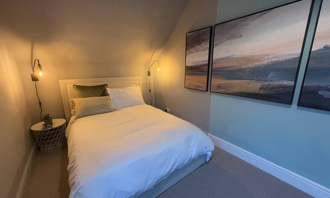 Chorlton-cum-Hardy Apartment | Stylish and Cosy Apartment just outside Manchester City Centre