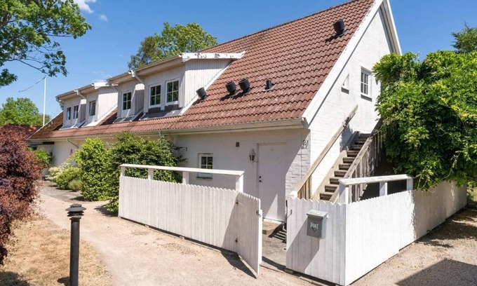 Skanor Apartment | Stylish and Inviting Beach Getaway in Falsterbo