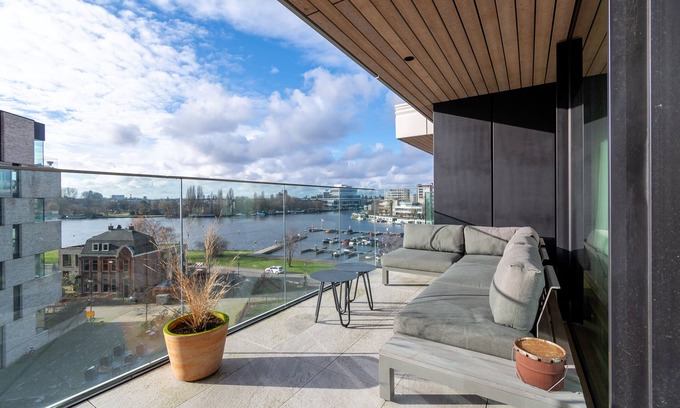 Frankendael Apartment | Stylish and Luxurious Apartment Overlooking the Amstel River