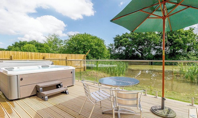 Selby Ski Chalet | Stylish and luxurious open plan lodge with underfloor heating and smart TV.
