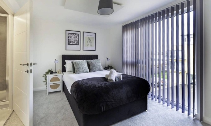 Ashford Apartment | Stylish and Modern Flat 2 Min Walk to Ashford Outlet