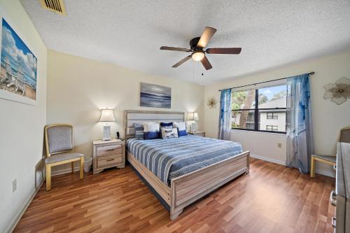 Trailer Estates Apartment | Stylish and Modern Shorewalk condo close to top beaches, heated pools, hot tub, IMG Academy, dining