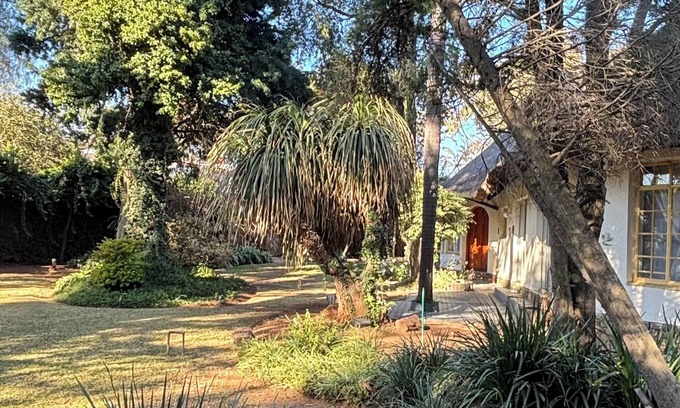 Kempton Park Cabin | Stylish and modern 4 private bedrooms with 4 private bathrooms with WiFi
