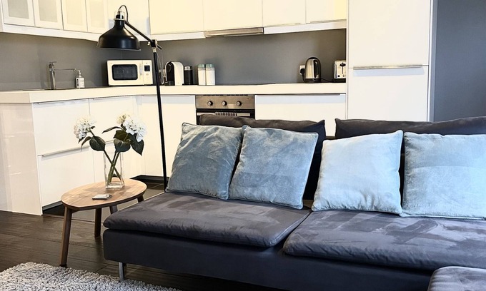 Queen's Park Apartment | Stylish and peaceful London flat with all mod cons-close to transport links!