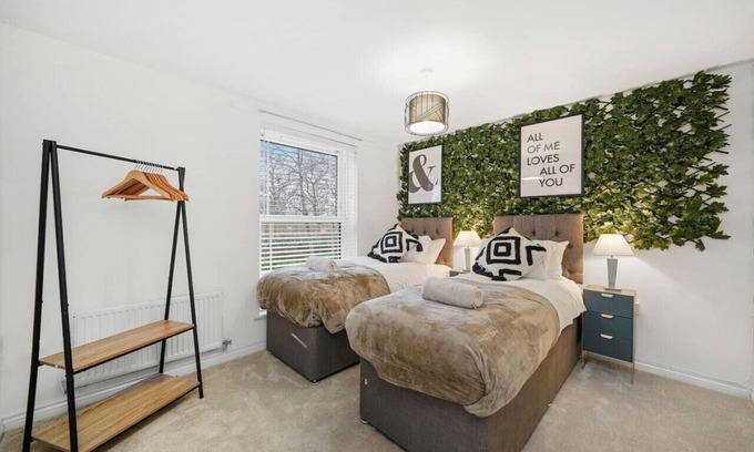 Bletchley Apartment | 🌟Stylish Apartment-Free Parking-8 minutes to CMK🌟