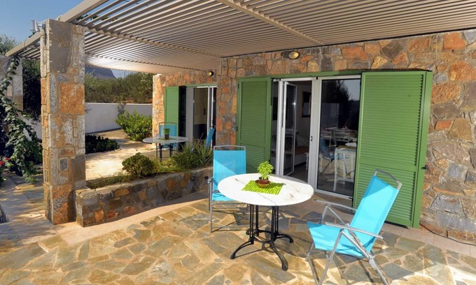 Skotino Apartment | Stylish Apartment Close To The Beach