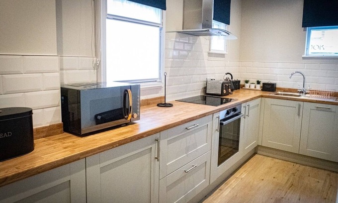 Prestatyn Apartment | Stylish Apartment Close to Beach & Town Centre