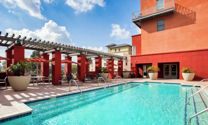 Old Pasadena Apartment | Stylish Apartment/Great Location/WiFi/Self Check In-Out/High Cleanliness Stdrs!