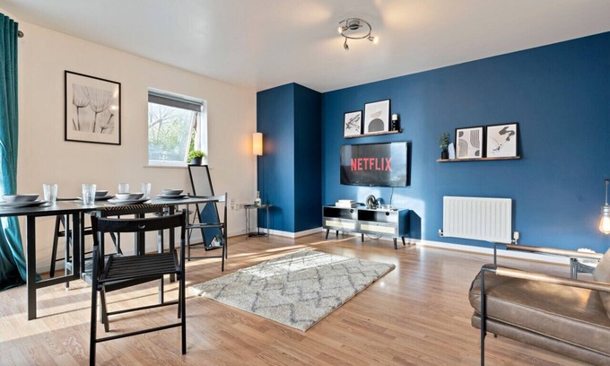 Chelmsford Apartment | Stylish Apartment in City Centre w/Free Parking
