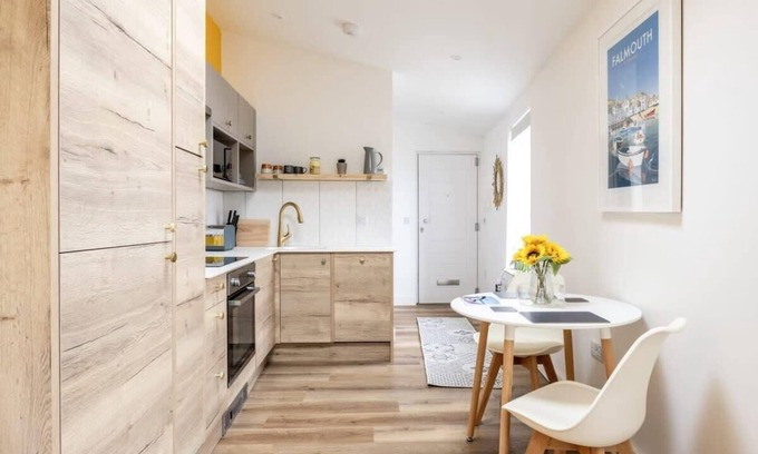 Maenporth Apartment | Stylish Apartment in Falmouth, nr Seafront