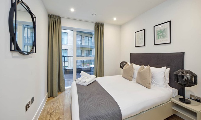 Whittington Apartment | Stylish apartment on Colindale Avenue