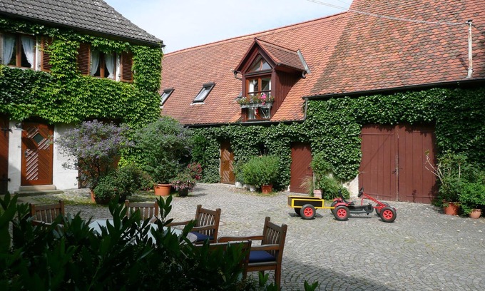 Leutenbach Apartment | Stylish apartment on a Franconian fruit and Brennereihof