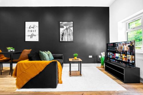 Cradley Apartment | Stylish Apartment - Street Parking - Rowley Regis - Smart TV - Wifi - Netflix - 49G