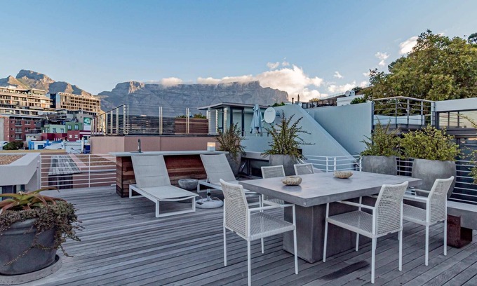 Cape Town City Centre Apartment | Stylish Apartment with Rooftop Deck and Pool 53 Napier