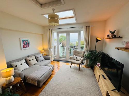 Bristol Apartment | Stylish Apartment with Stunning Views