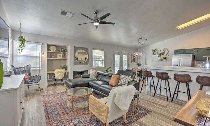 Greenacres House | Stylish Bakersfield Getaway with Pool Table!