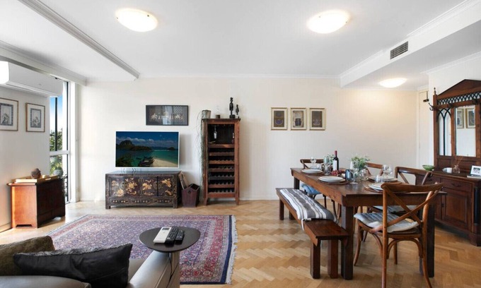 Balmain Apartment | Stylish Balmain Townhouse with Pool & City Views
