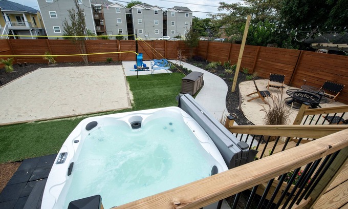 Willoughby Spit House | Stylish Beach House, Hot Tub, Pet-Friendly🐾