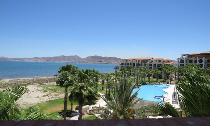 La Paz Villa | Stylish Beach Villa, Long Sunsets, Views from Every Room, Steps to Beach