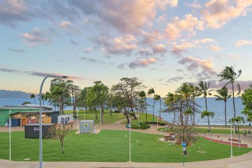North Ward Apartment | Stylish Beachfront Apartment Stunning Views