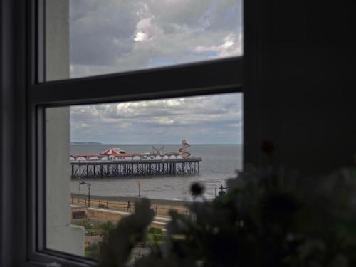 Herne Bay Apartment | Stylish Beachfront Retreat with Spectacular Sea Views