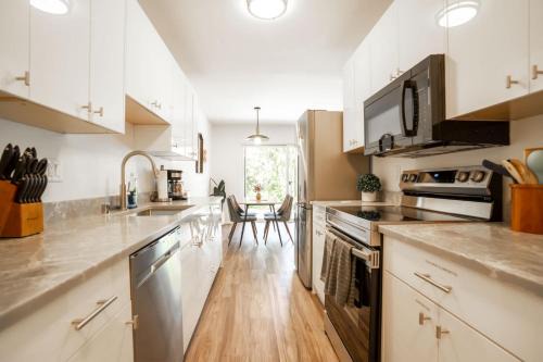 West Bellevue Apartment | Stylish Bellevue Stay half mile to downtown