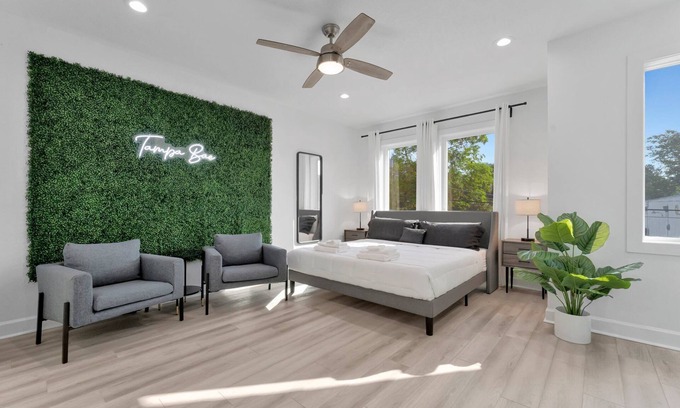 Tampa Heights House | Stylish, Bright & Cozy ~ 4 mins to Downtown Tampa, free Parking