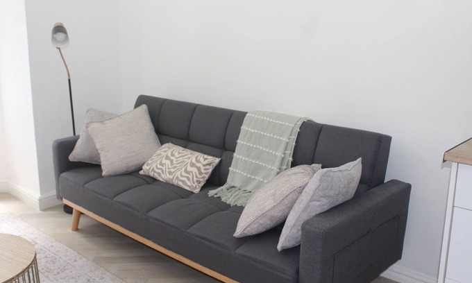 Belle Vue Apartment | Stylish & Bright Flat | Near City | Free Parking & Fast Wi-Fi