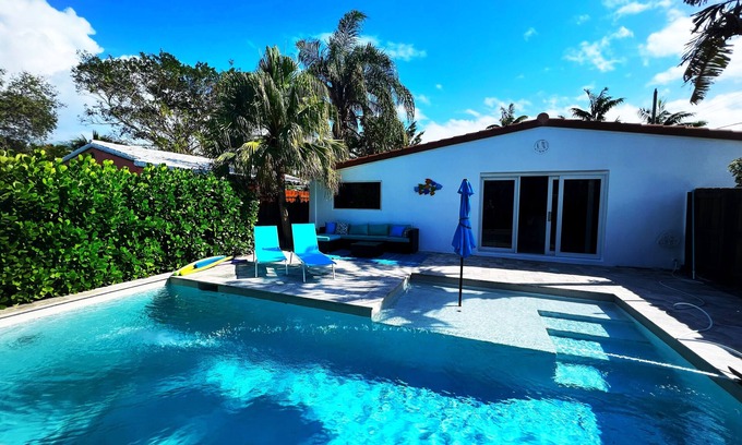 Poinsettia Heights House | Stylish & Bright ~ 5★ Location, Pool, Hot Tub, Pkg