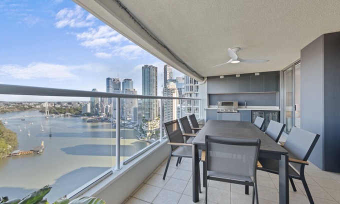 Brisbane Central Business District Apartment | Stylish Brisbane City Stay with BBQ, Pool & Gym