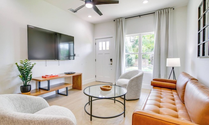 Brownsville House | Stylish Brownsville Stay: Coastal Day Trips!