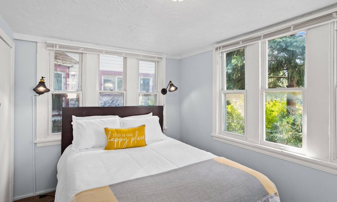 Euclid House | Stylish Bungalow Close to Downtown Cleveland