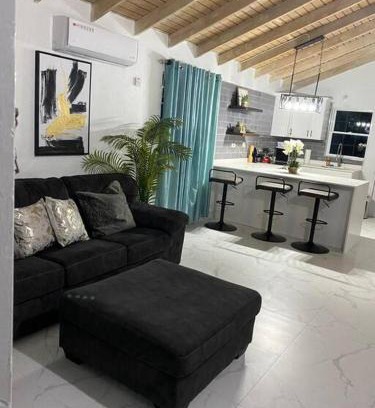 Old Harbour Apartment | Stylish Bungalow- New Harbour Village