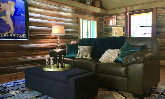 Sagle Cabin | Stylish Cabin in 12 Acres of Private Forest