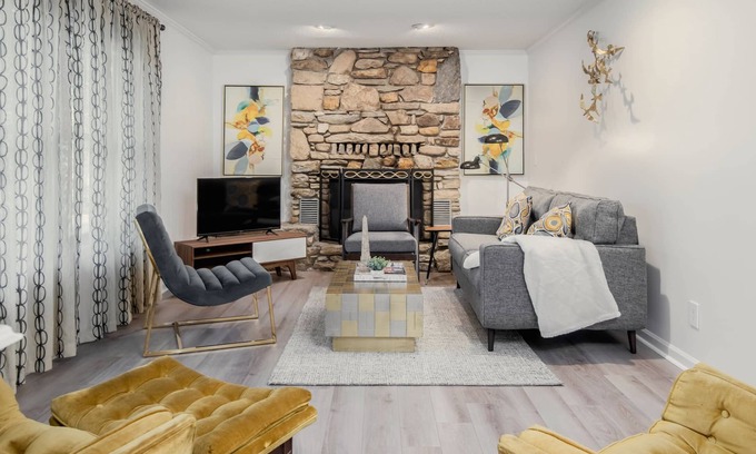 Hendersonville House | Stylish cabin near downtown