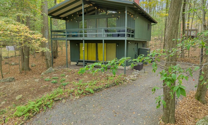Gouldsboro Ski Chalet | Stylish Cabin in Poconos Resort - Indoor/Outdoor Pools, Lakes, Kayaks, and more!
