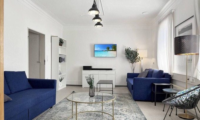 Innenstadt Apartment | Stylish Central Flat 14 ppl